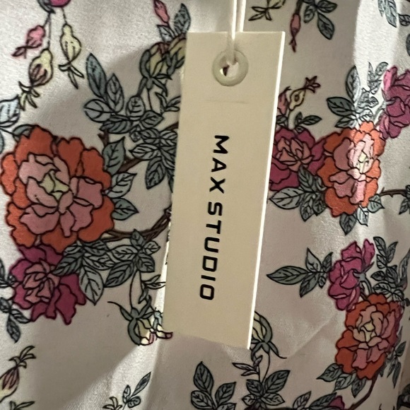 Max Studio Floral Cold Shoulder Top Size Medium MSRP $88 NWT - Picture 5 of 7